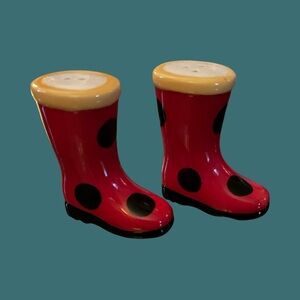 Grasslands Road Rain Boots Ceramic Salt & Pepper Shakers - Black & Red Polka Dot